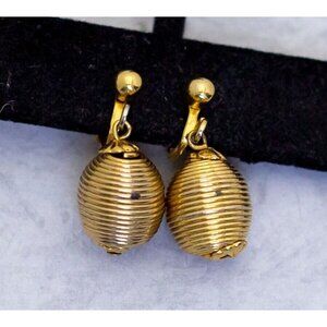 Vintage Gold Tone Earrings, Beehive Earrings, Honey  Clip On Earrings - CF1